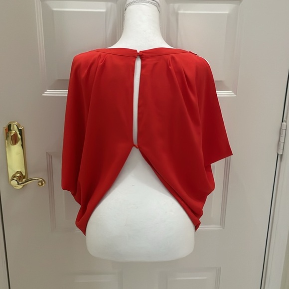 S. Line Red Cut Out Top With Open Shoulders. Large - Picture 4 of 8